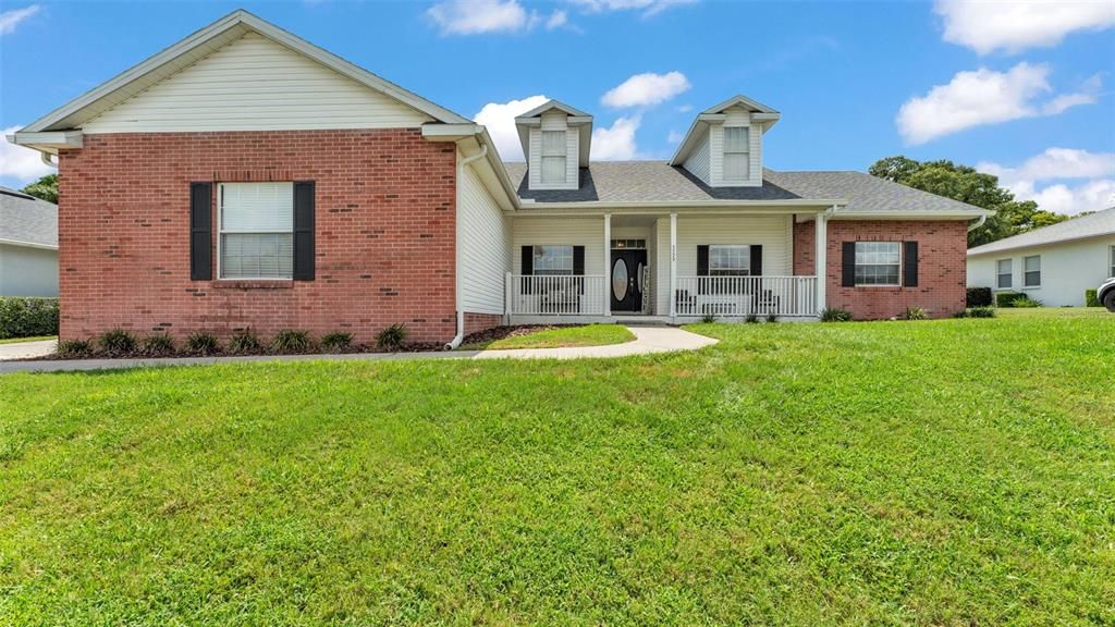 Exterior, Facade, Brick Facade, Farmhouse