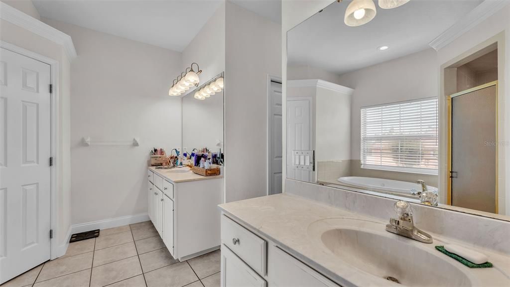 Bathroom, Dual Sink Vanities, Interior, Recessed Lighting