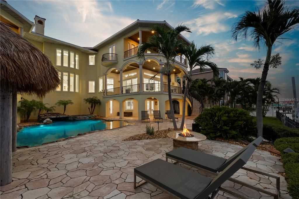 Exterior, Pool