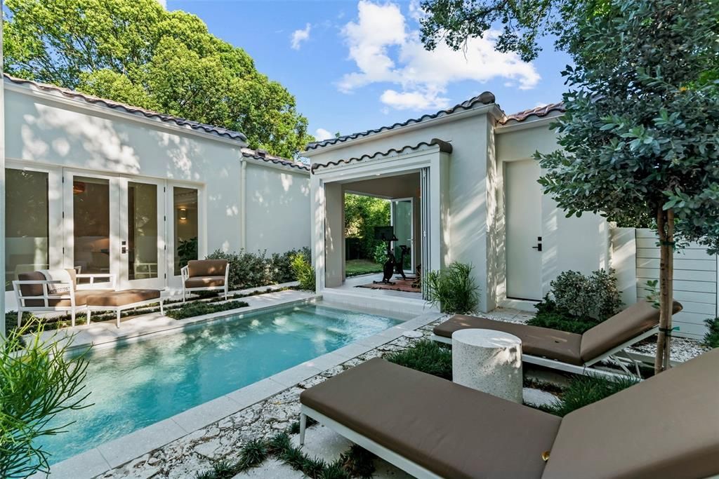 Exterior, Pool