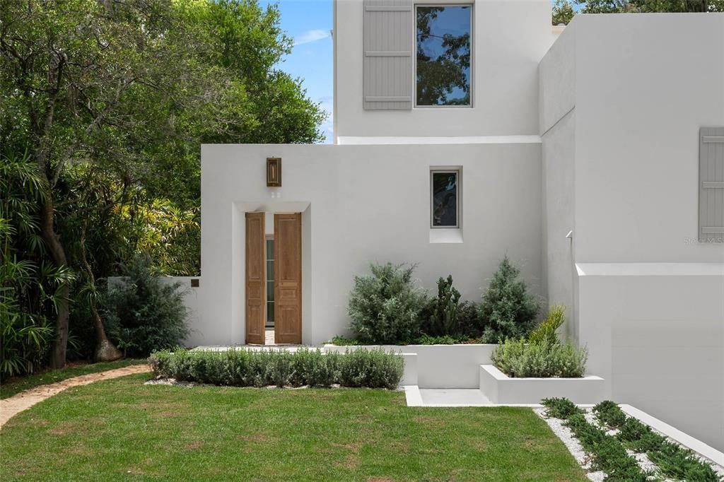 Backyard, Exterior, Facade, Modern