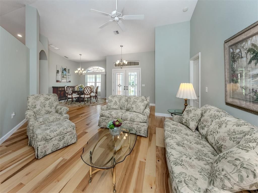 Chandelier, Dining room, Interior, Living room, Recessed Lighting, Wood Texture Flooring