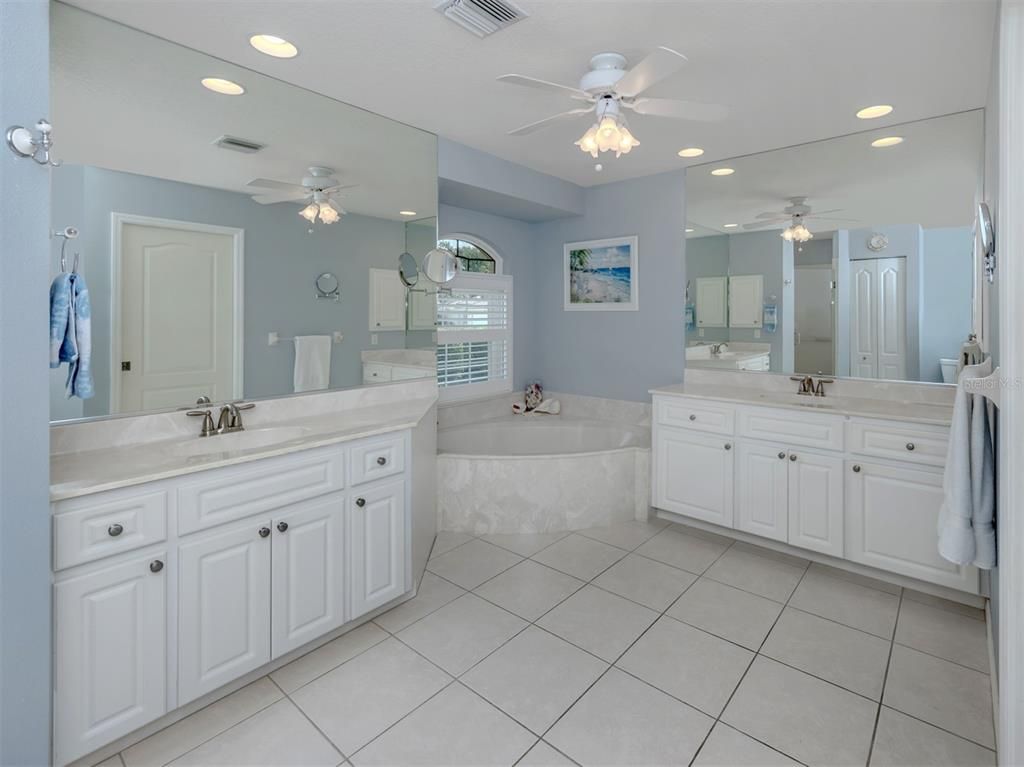 Bathroom, Dual Sink Vanities, Interior, Recessed Lighting