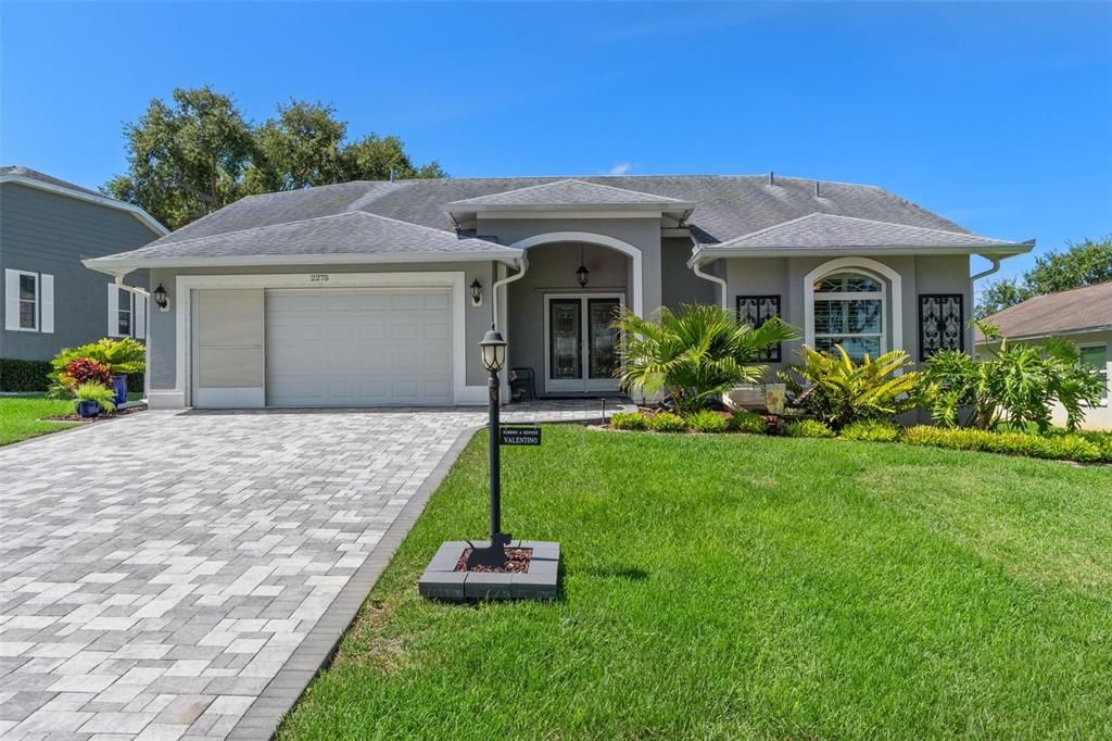Attached, Exterior, Facade, Ranch