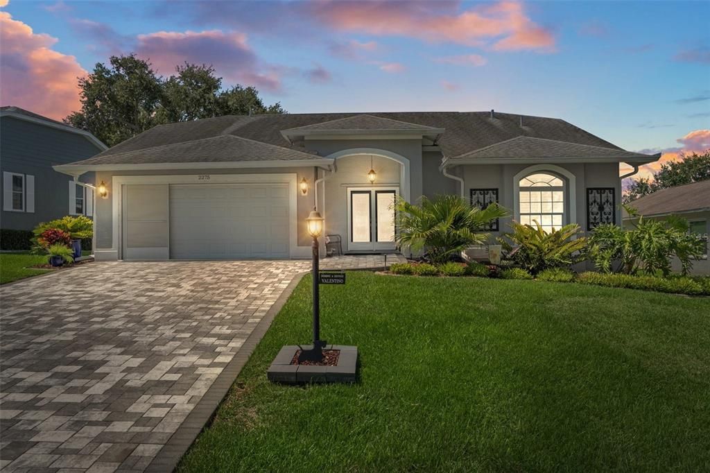 Attached, Exterior, Facade, Ranch