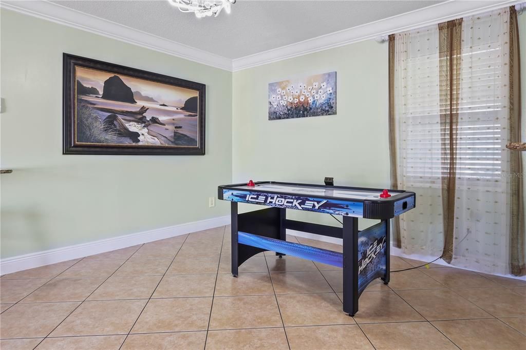 Game Room, Interior