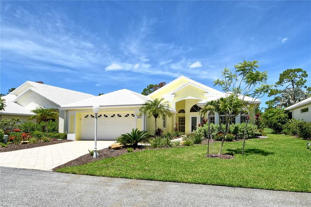 Attached, Exterior, Facade, Ranch
