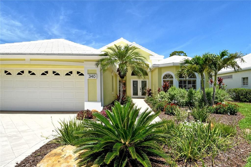 Attached, Exterior, Facade, Mediterranean