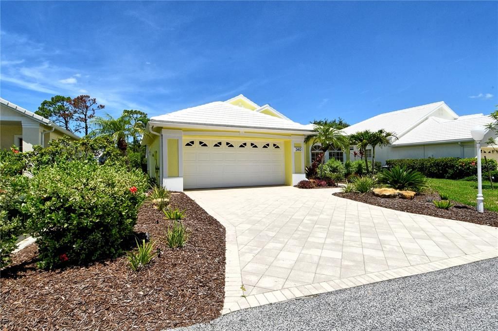 Attached, Exterior, Facade, Ranch