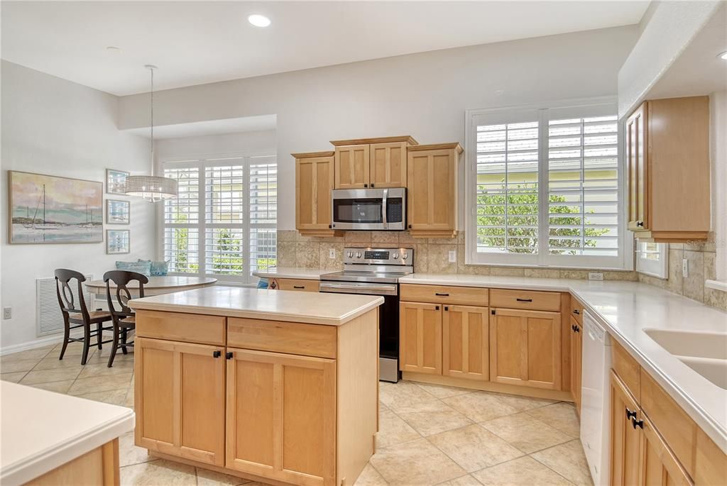 Dining room, Interior, Kitchen, Pendant Lights, Recessed Lighting, Stainless Steel Appliances