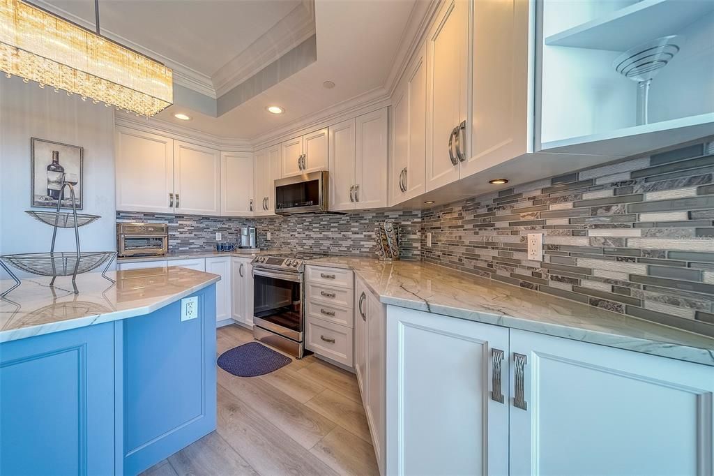 Chandelier, Interior, Kitchen, Recessed Lighting, Wood Texture Flooring