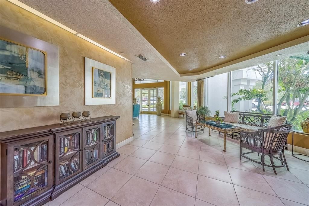 Dining room, Interior, Recessed Lighting