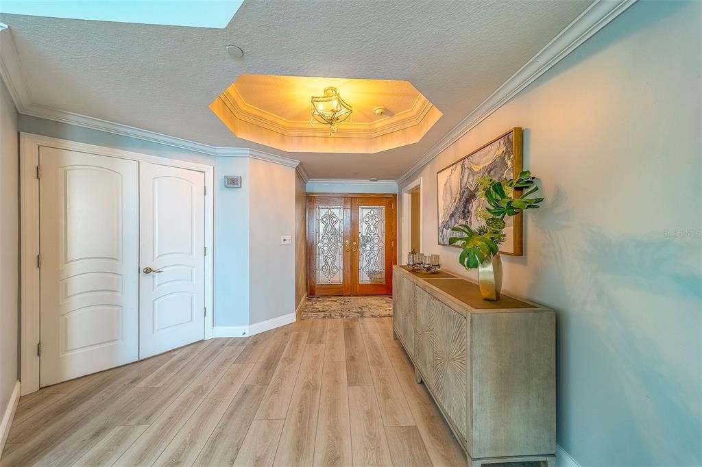 Interior, Recessed Lighting, Wood Texture Flooring