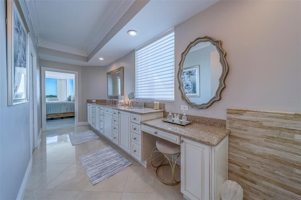 Bathroom, Dual Sink Vanities, Interior, Recessed Lighting, Water