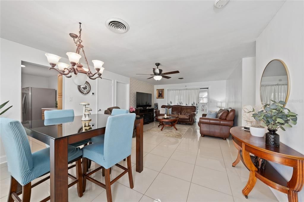 Chandelier, Dining room, Interior, Living room