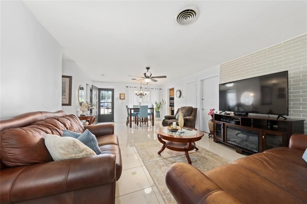 Dining room, Interior, Living room, Pendant Lights