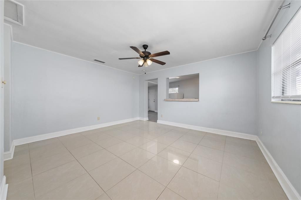 Empty room, Interior, Recessed Lighting