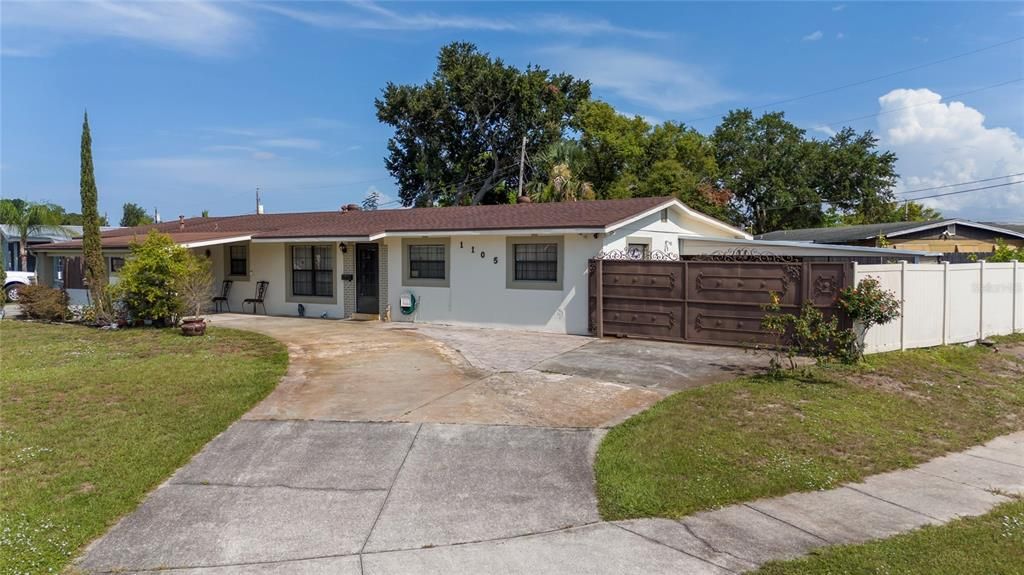 Attached, Exterior, Facade, Ranch