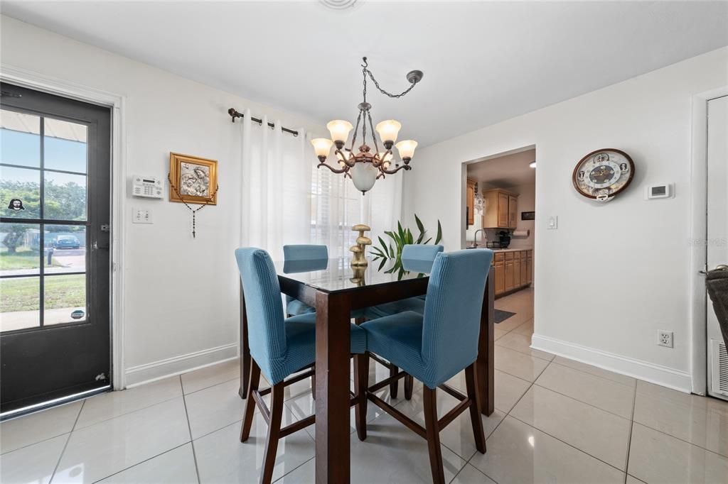 Chandelier, Dining room, Interior