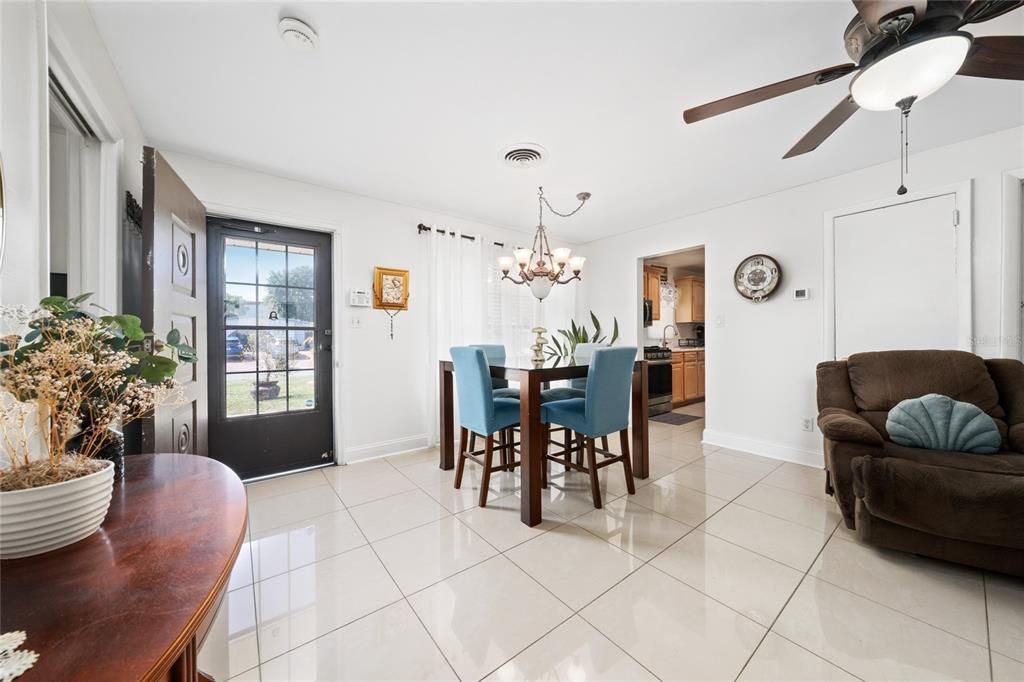 Chandelier, Dining room, Interior, Pendant Lights