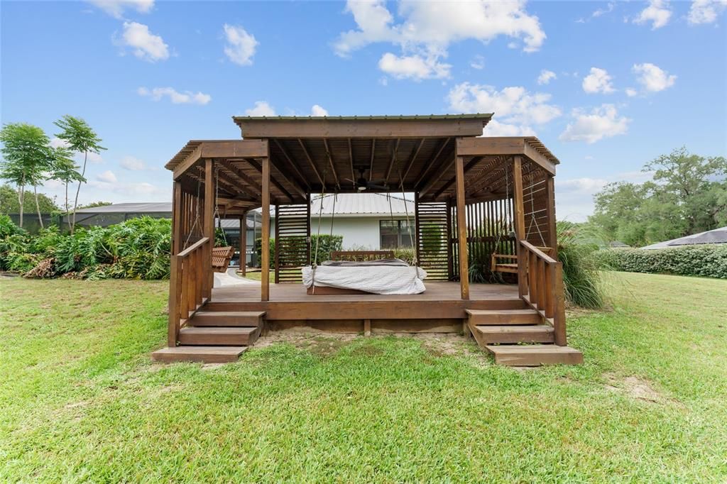 Backyard, Exterior