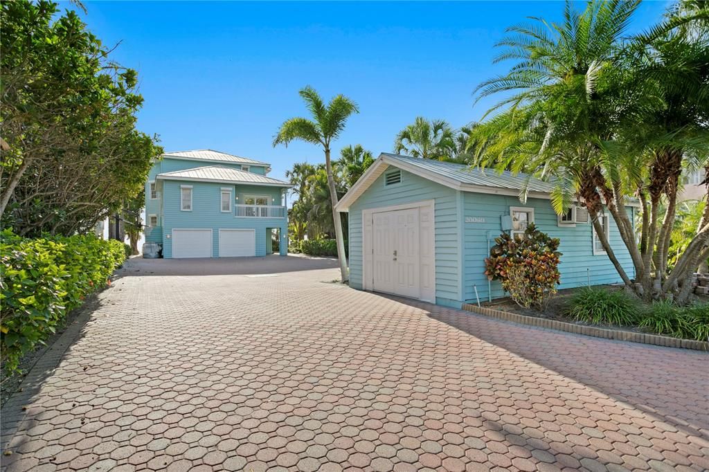 Detached Garage, Exterior