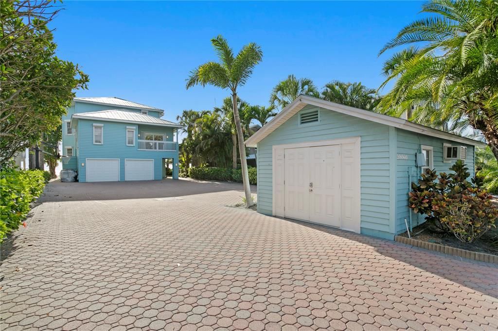 Detached Garage, Exterior