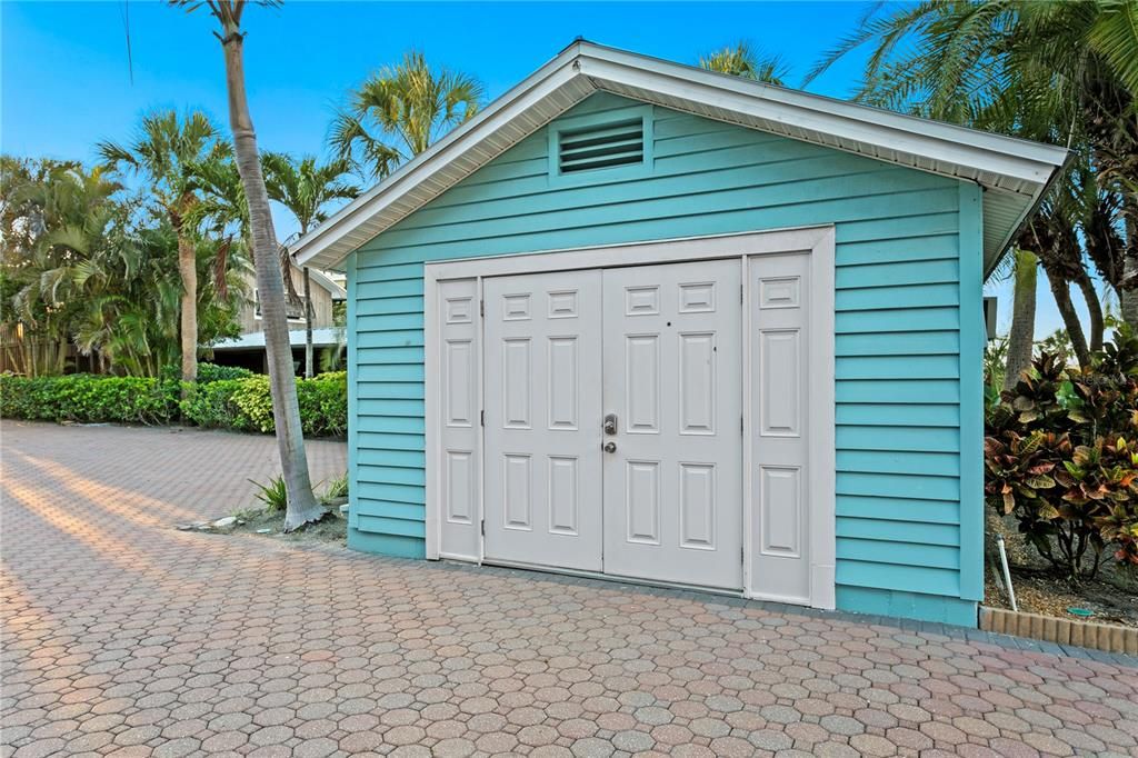 Detached Garage, Exterior