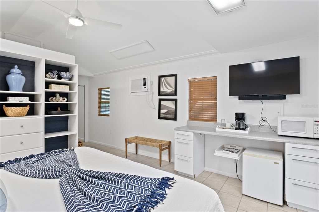 Home Office, Interior