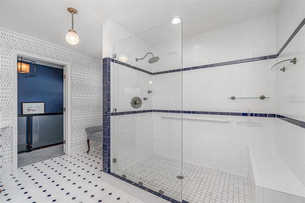 Bathroom, Glass Shower, Interior, Pendant Lights, Recessed Lighting