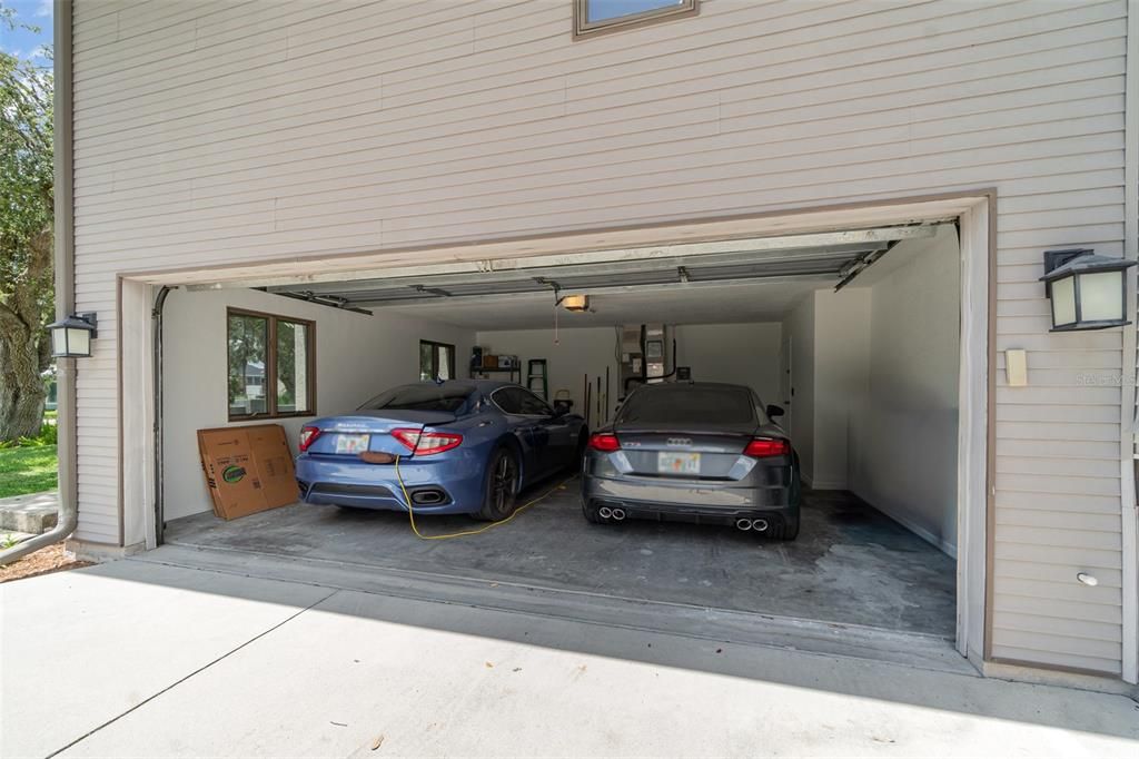 Exterior, Garage