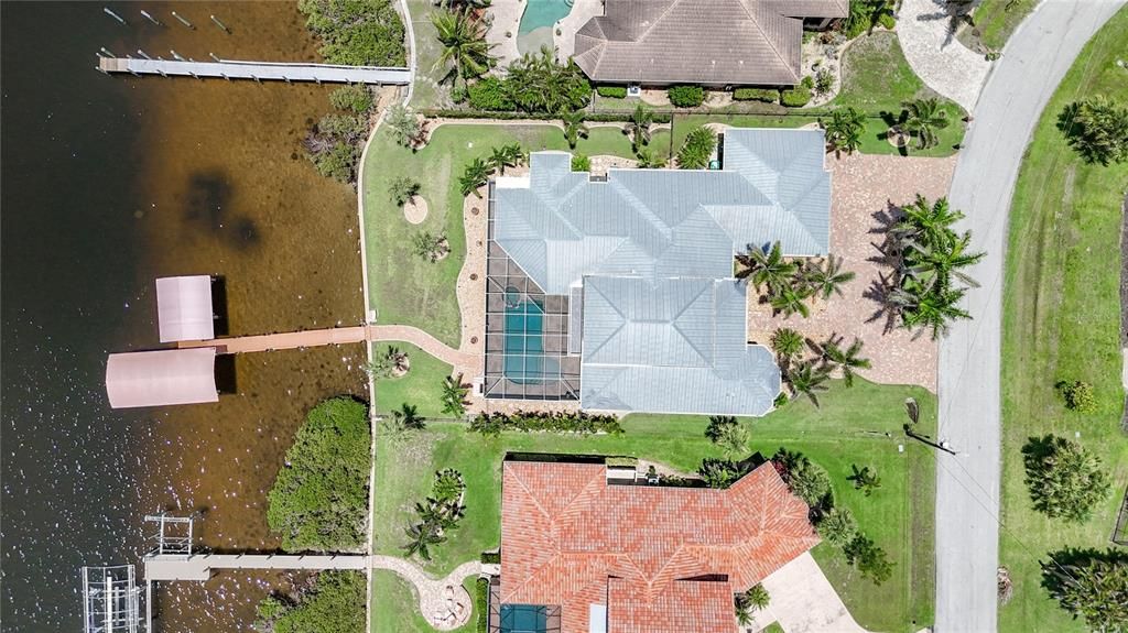 Exterior, Drone