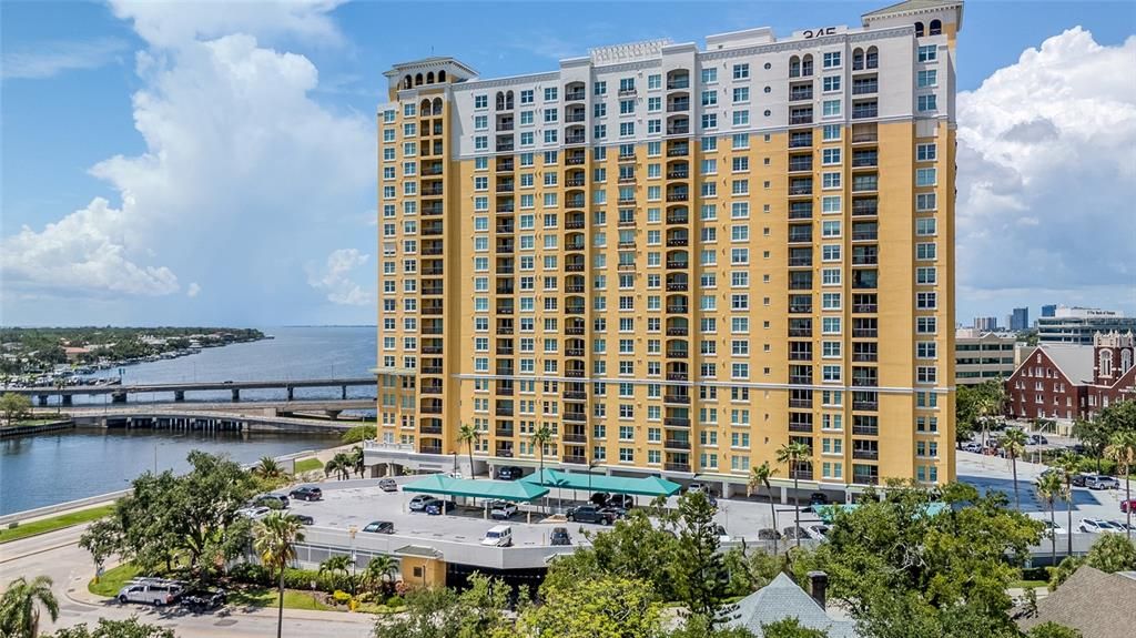 Exterior, Facade, Highrise