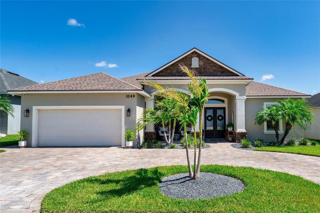 Attached, Exterior, Facade, Ranch