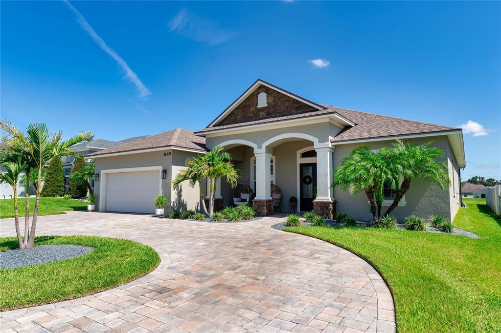 Attached, Exterior, Facade, Ranch