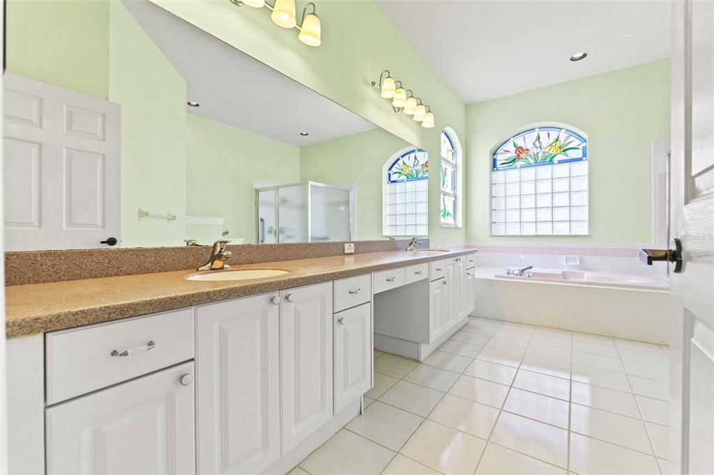 Bathroom, Dual Sink Vanities, Interior, Recessed Lighting