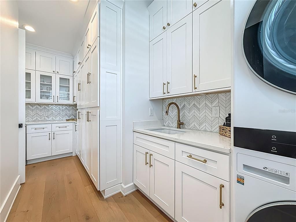 Interior, Kitchen, Recessed Lighting, Washer, Wood Texture Flooring