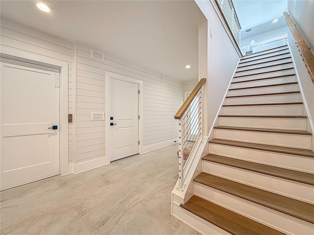 Interior, Recessed Lighting, Wood Texture Flooring