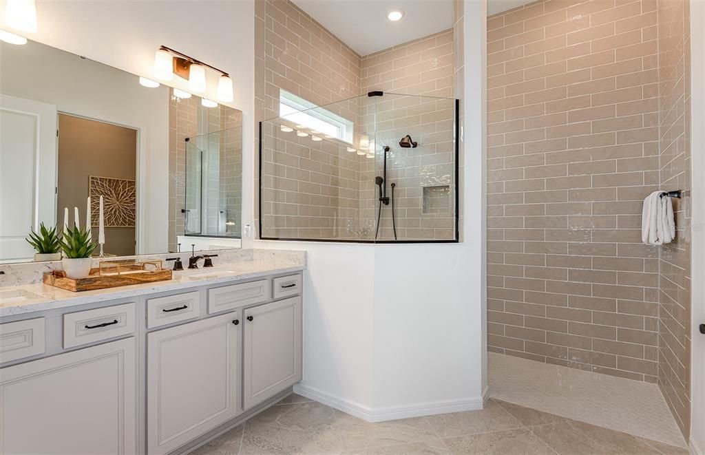 Bathroom, Dual Sink Vanities, Interior, Recessed Lighting