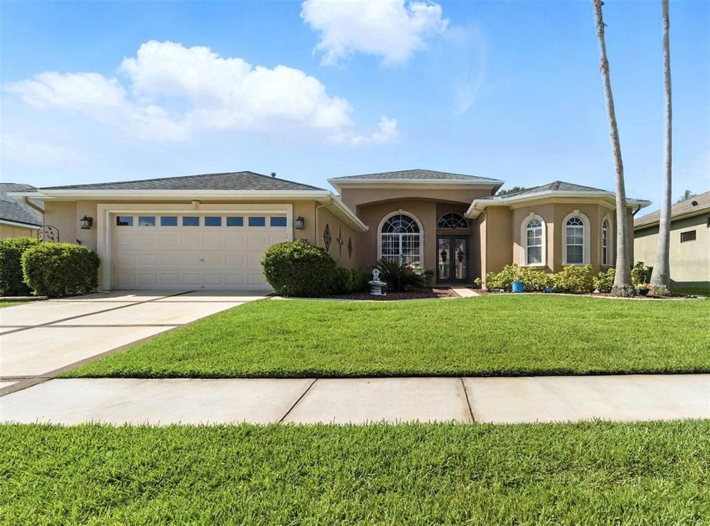 Attached, Exterior, Facade, Ranch