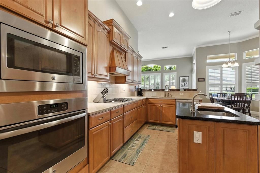 Dining room, Interior, Kitchen, Pendant Lights, Recessed Lighting, Stainless Steel Appliances