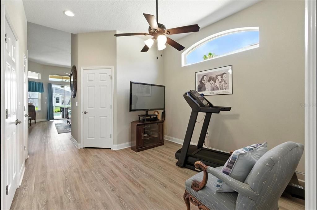 Fitness Equipment, Interior, Recessed Lighting, Wood Texture Flooring