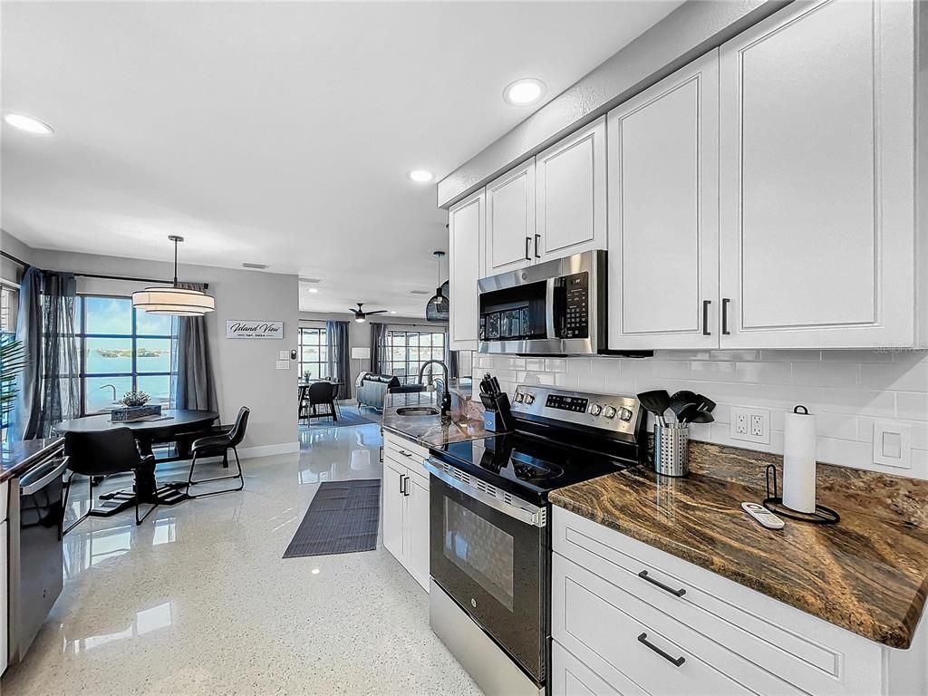 Dining room, Interior, Kitchen, Pendant Lights, Recessed Lighting, Water
