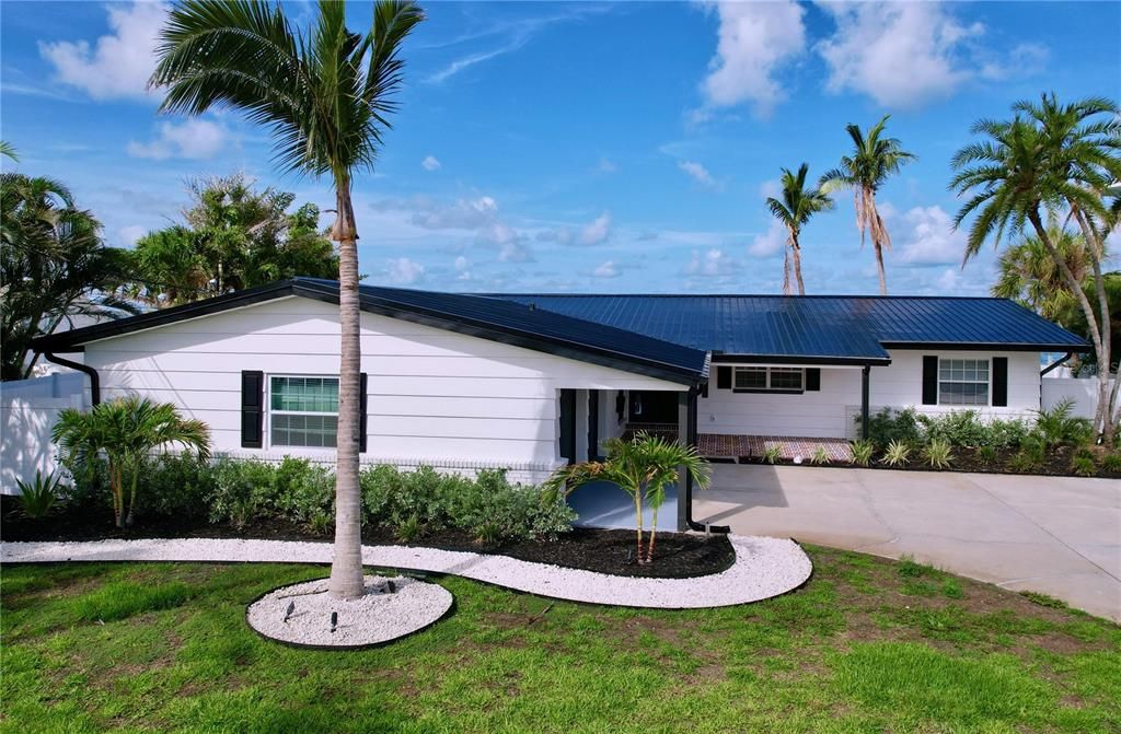 Backyard, Exterior, Facade, Ranch