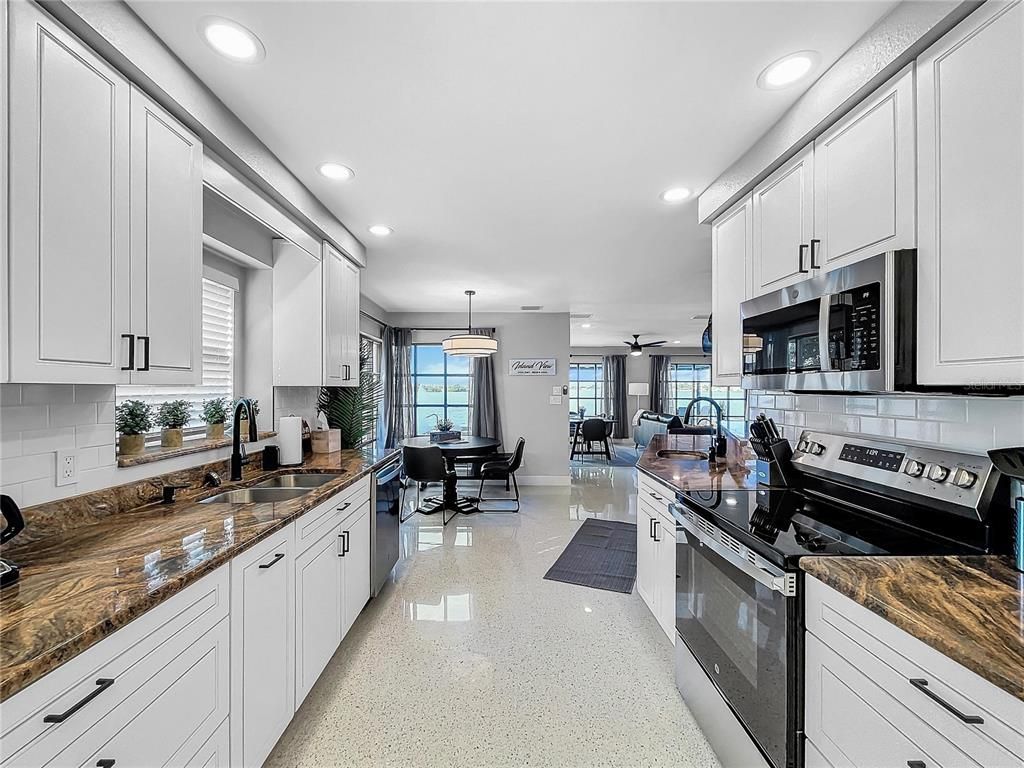Dining room, Interior, Kitchen, Pendant Lights, Recessed Lighting, Stainless Steel Appliances