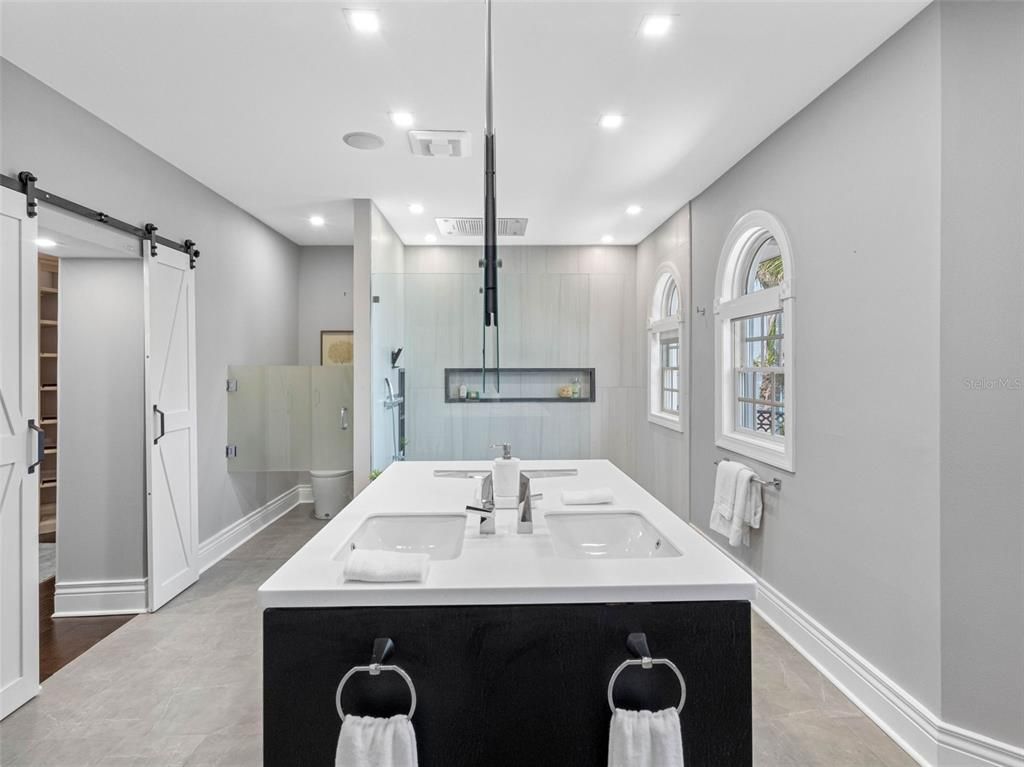 Bathroom, Dual Sink Vanities, Interior, Recessed Lighting