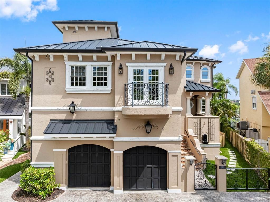 Attached, Exterior, Facade, Mediterranean