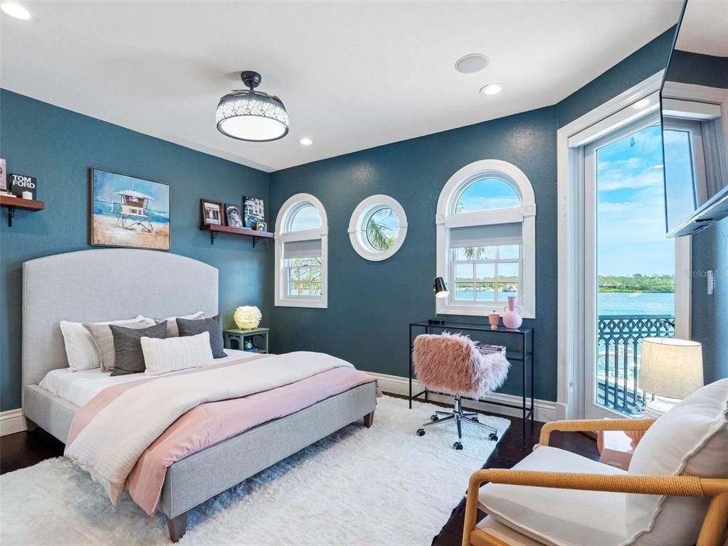 Bedroom, Interior, Recessed Lighting, Water