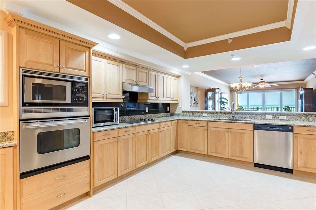 Chandelier, Interior, Kitchen, Recessed Lighting, Stainless Steel Appliances
