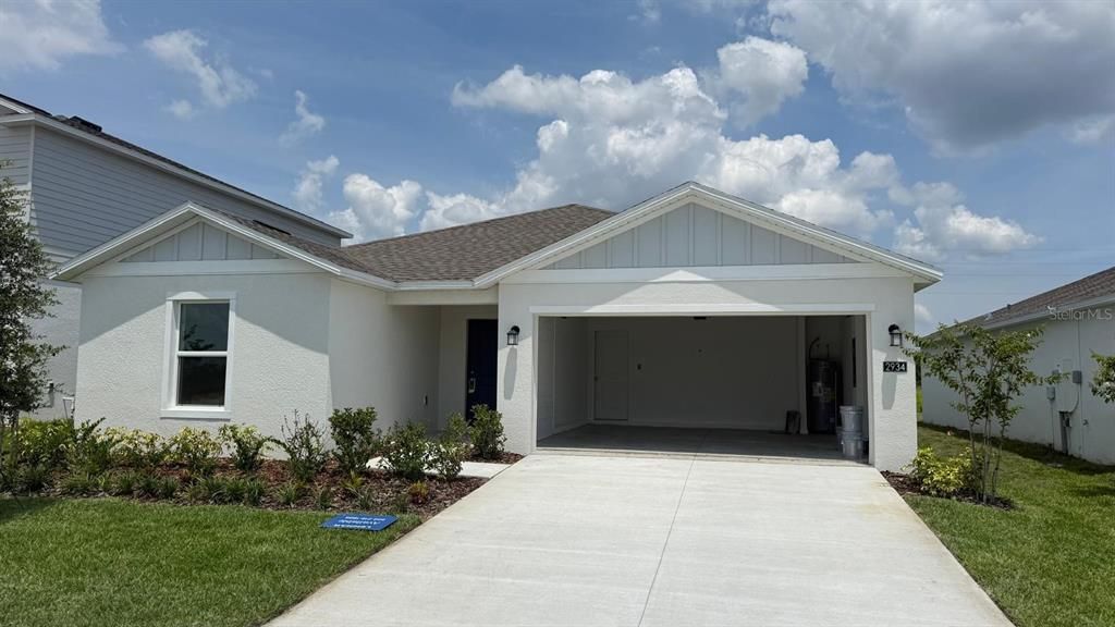 Attached, Exterior, Facade, Ranch